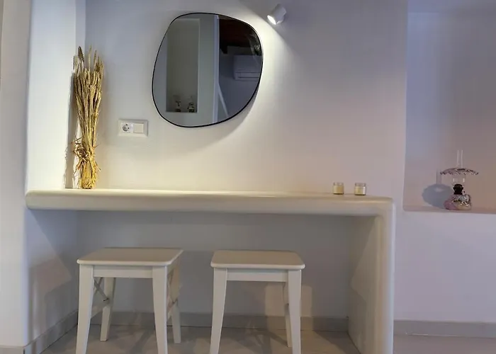 Aliprantis Naousa (Paros)